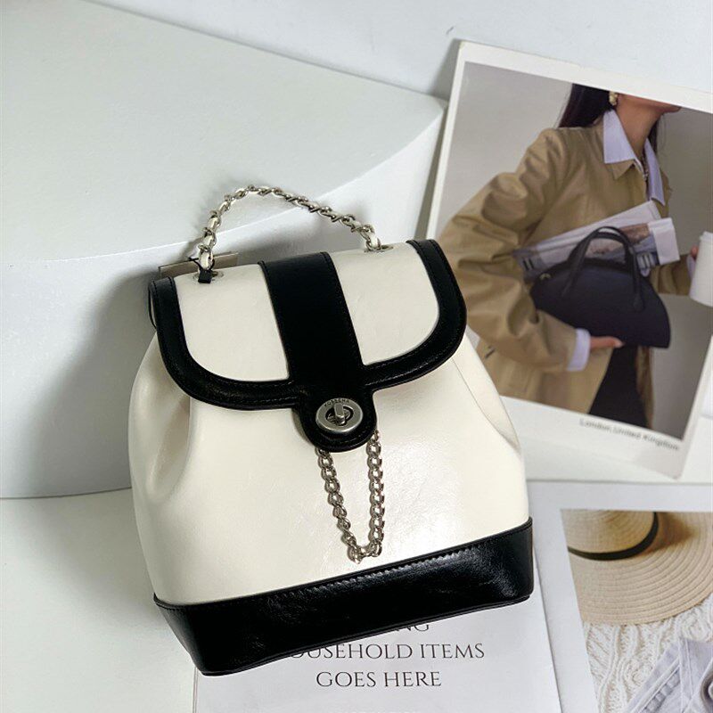 春夏出游链条双肩包油蜡皮简约百搭日韩小众设计款翻盖锁扣单肩包