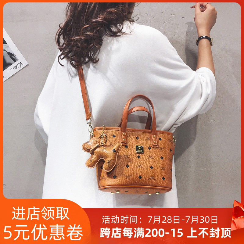 包包女夏2021新款时尚韩版百搭小众休闲水桶包斜挎包小包斜挂包