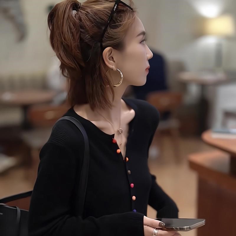 气质复古彩色盘扣圆领超细羊毛针织开衫女秋季新款弹力修身小外搭