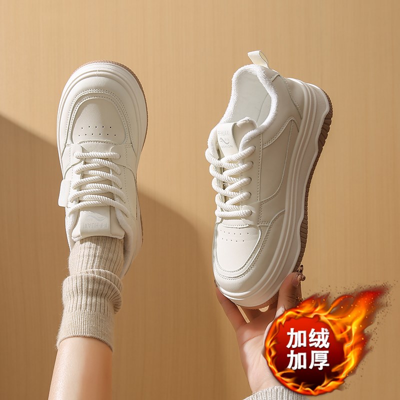 2025新款加绒真皮小白鞋女34码运动板鞋冬季网红爆款学生保暖棉鞋