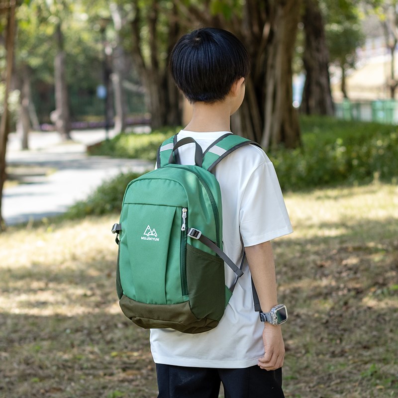 小学生研学书包户外轻便男孩双肩包登山出行外出儿童补习补童背包