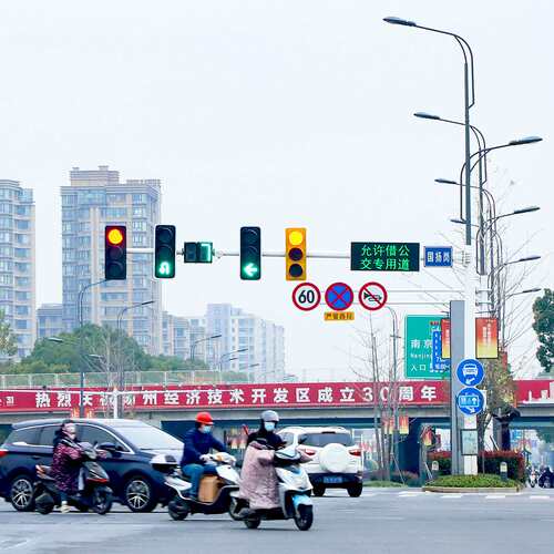 交通信号灯L型杆悬臂一体LED人行横道红绿灯杆道路路口指示警示灯