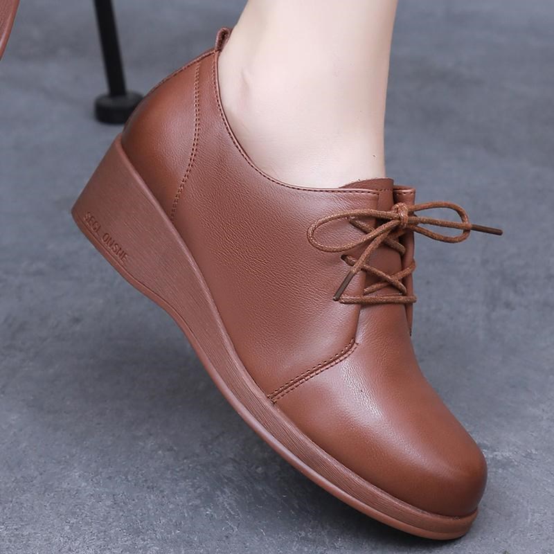 坡跟单鞋软底真皮女鞋春秋季大码中跟深口皮鞋防滑舒适中年妈妈鞋