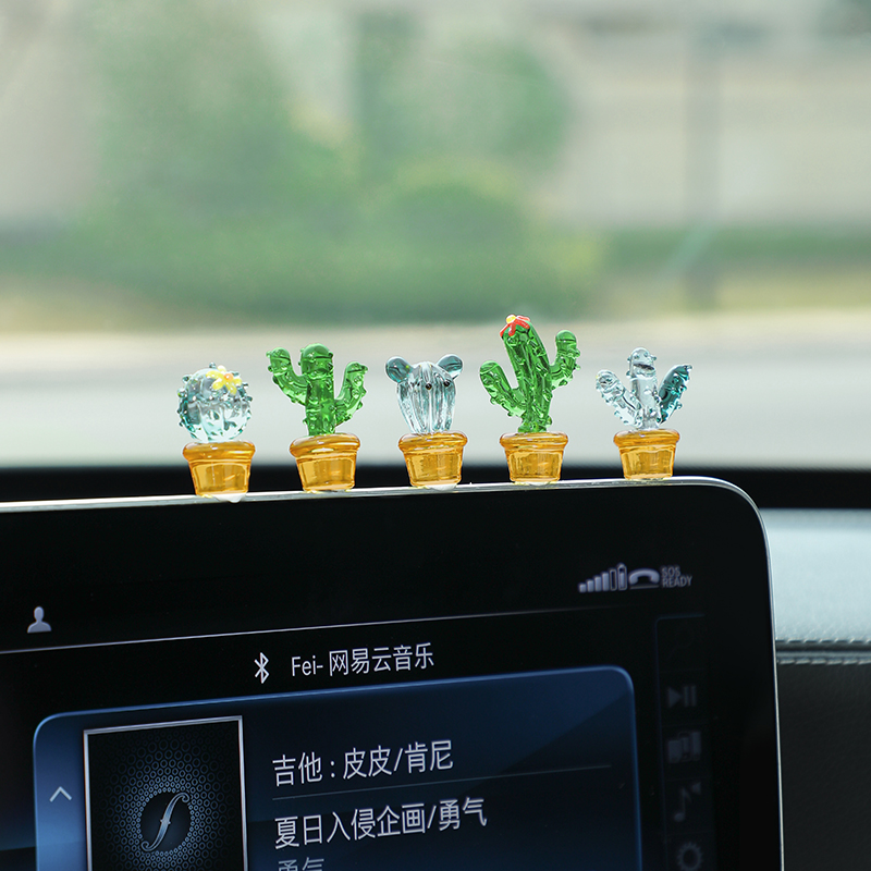车载车内饰品摆件汽车中控台u2022新款创意网红高档仙人掌女高级
