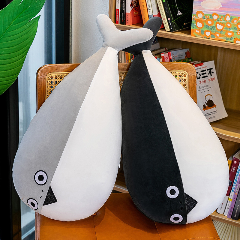 呆萌小鱼儿抱枕网红m抱枕萨卡班甲鱼长条布娃娃女生夹腿送男女孩