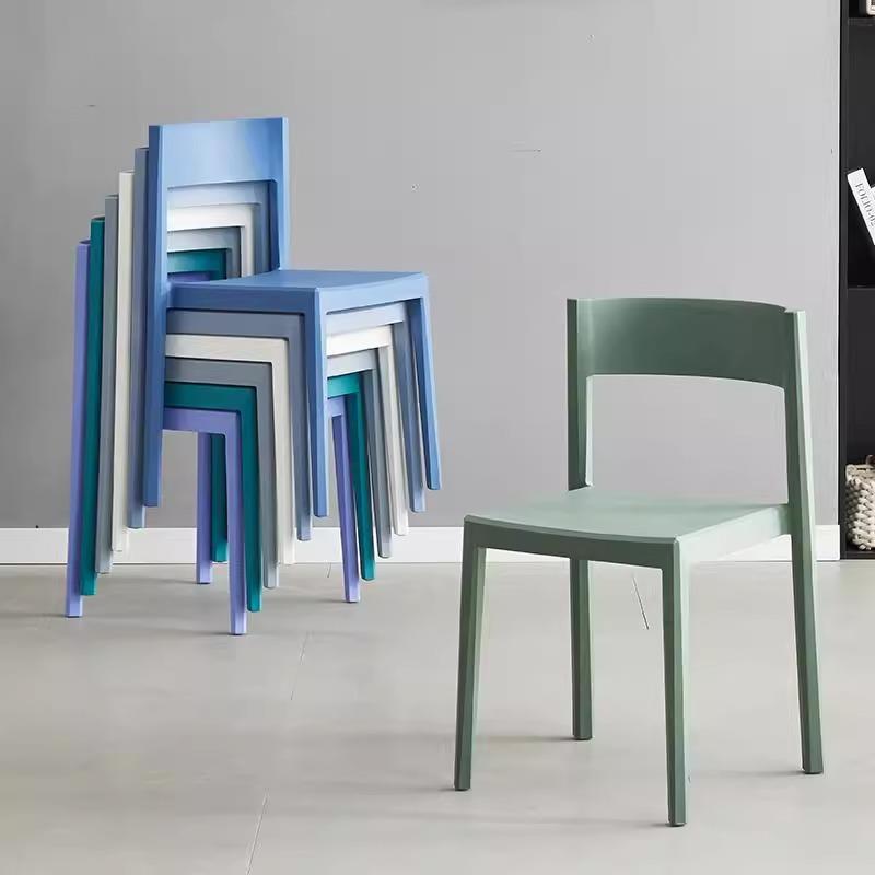 小户型创意餐椅北欧家用彩色塑料椅子设计师款单人简约咖啡休闲椅