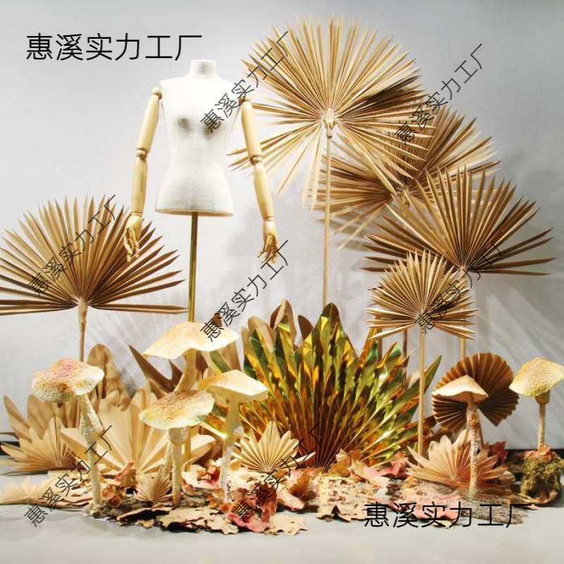 秋季橱窗展示蘑菇扇子橱窗装饰女装童装店铺美陈道具