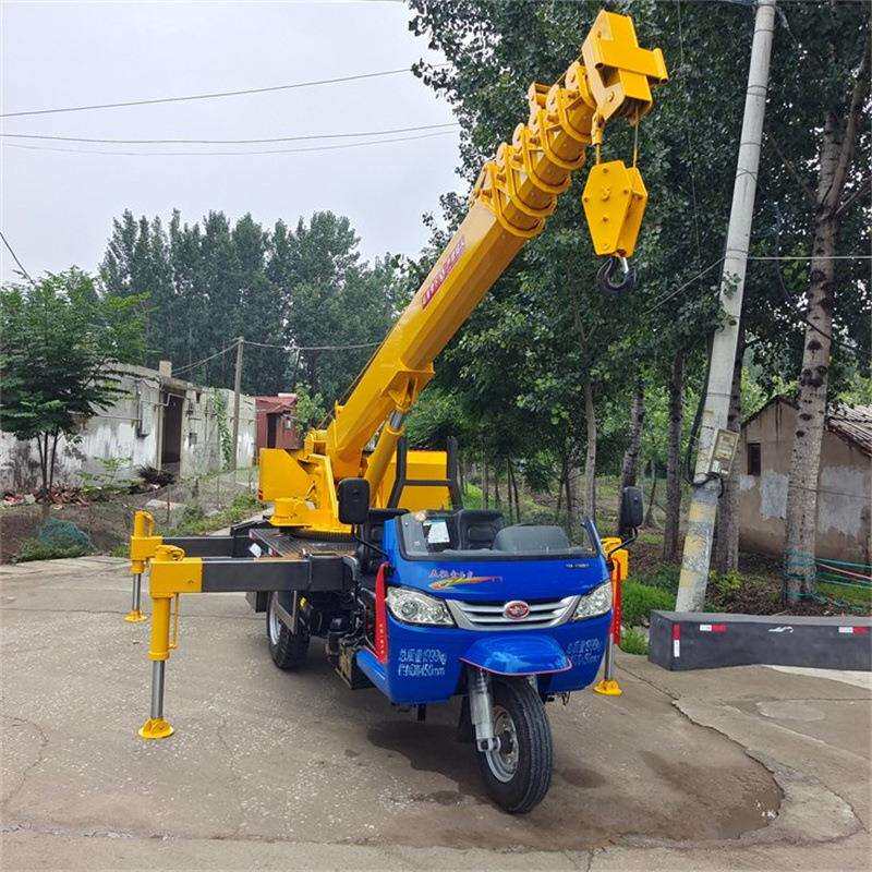 小型车载小吊车 狭小空间作业吊装神器 农用建筑盖房五征三轮吊车