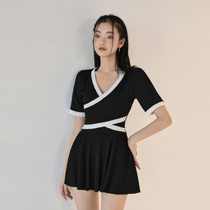金珠泳衣女2021新款保守小胸遮肚显瘦连体裙式微胖U女孩温泉游泳