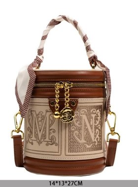 衣帽间现代小方软装简约包软装摆件样板房包女士衣柜饰品陈列包包