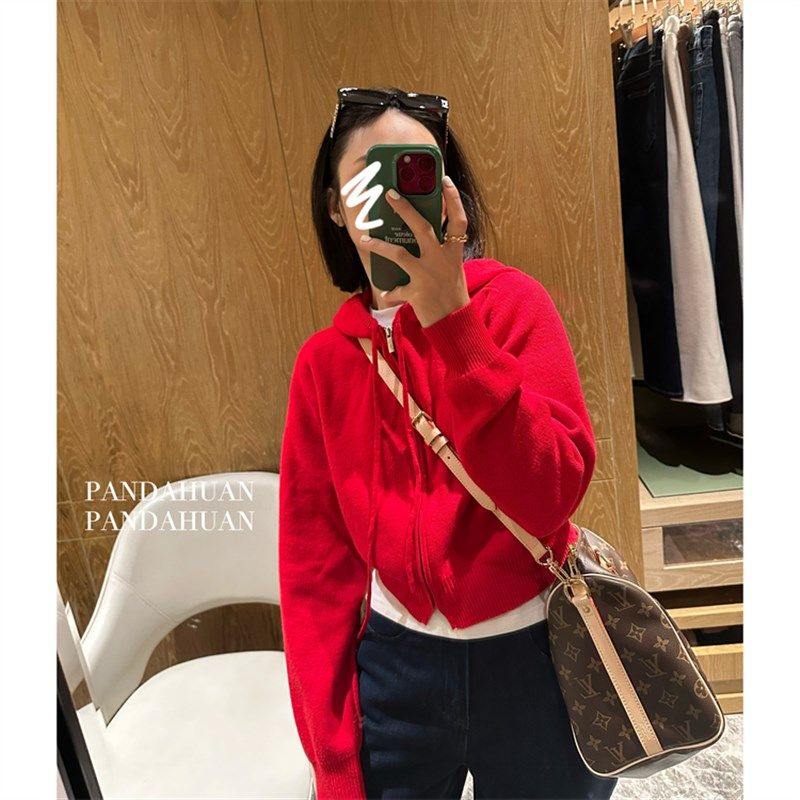 实用与惊喜*新年红_落肩袖超细澳毛F螺纹连帽拉链毛衣女短款小衫