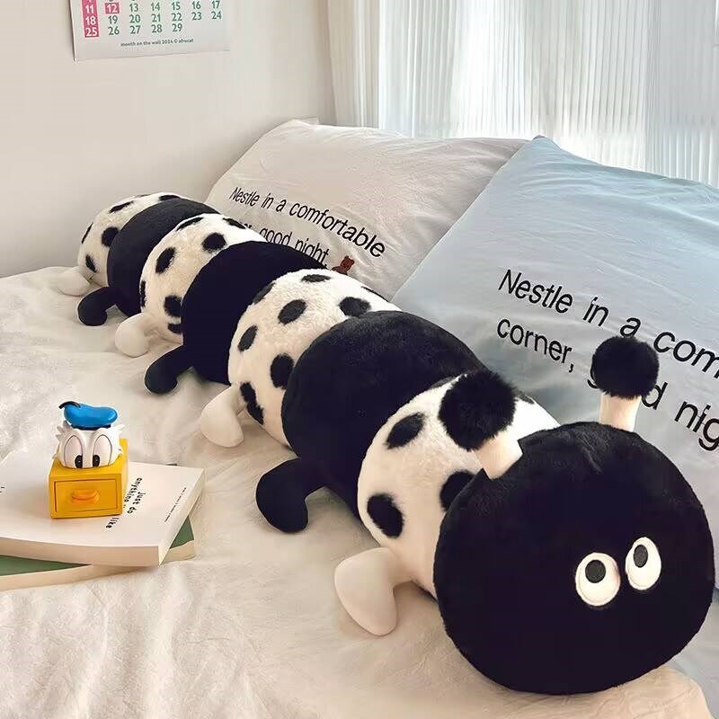 可爱波点毛毛虫抱枕长条布娃娃公仔女生陪你睡觉夹腿W玩偶床上超