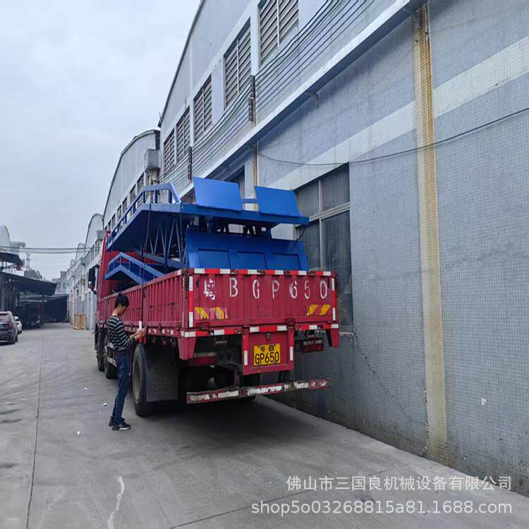 叉车爬坡登车桥货物装卸叉车升降平台登车桥货柜用移动登车桥