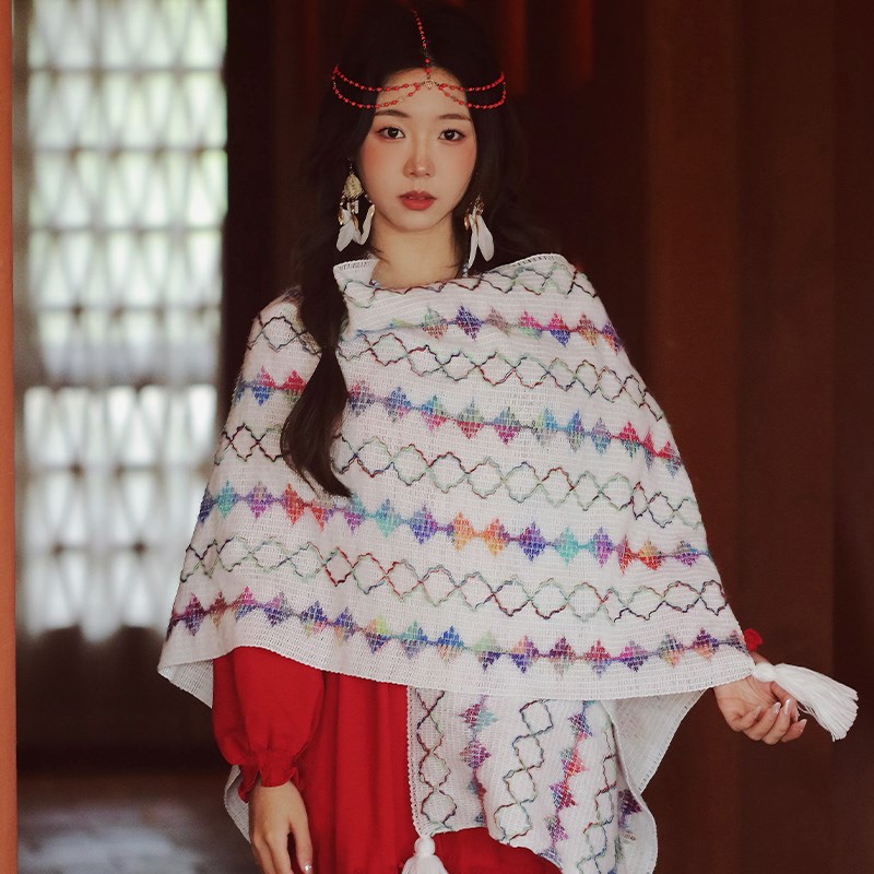周给给大西北旅游拍照彩色斗篷披风女川H西外搭民族风披肩套头秋
