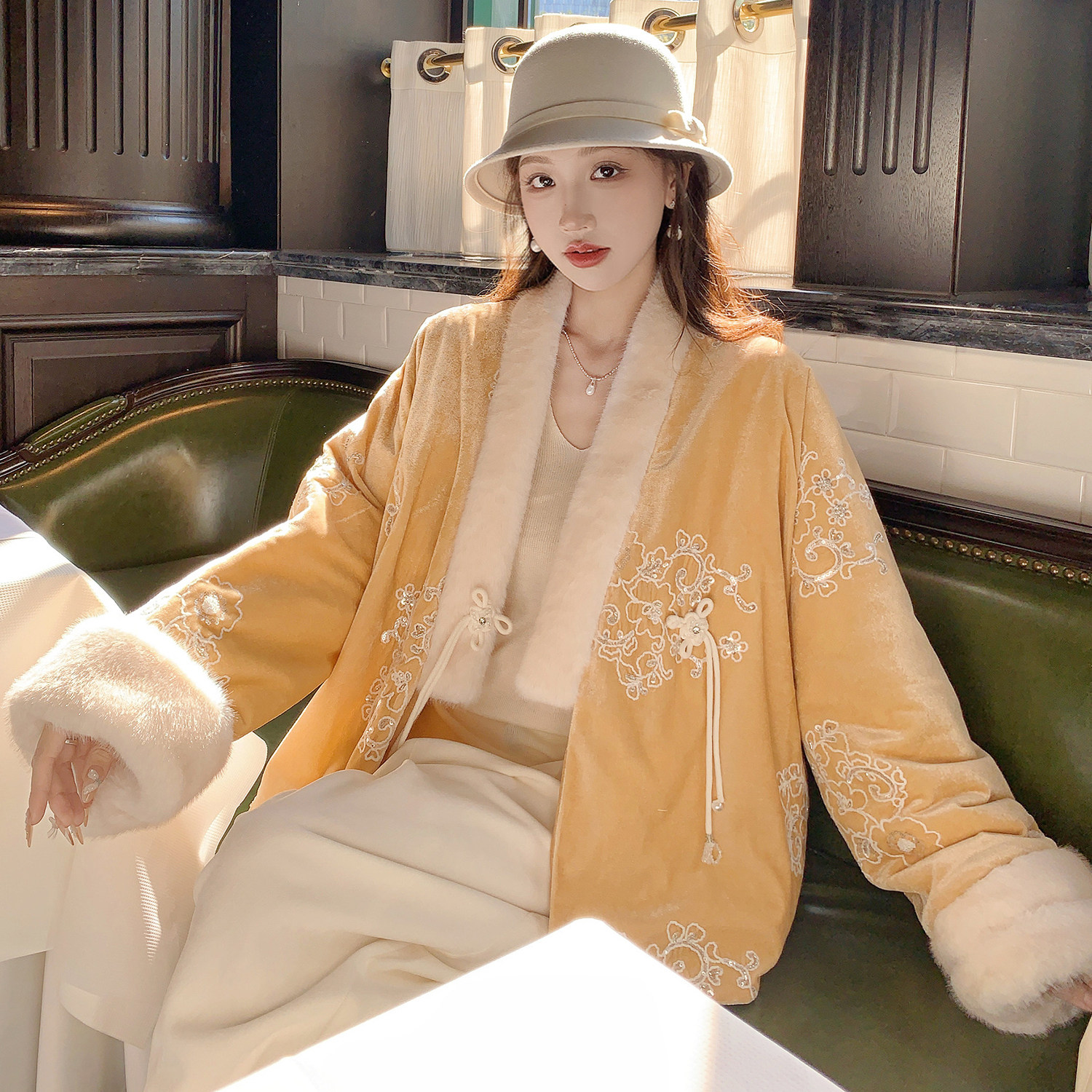 果果家 丝绒新中式女装羽绒服2025冬季加绒加厚款刺绣长袖上衣