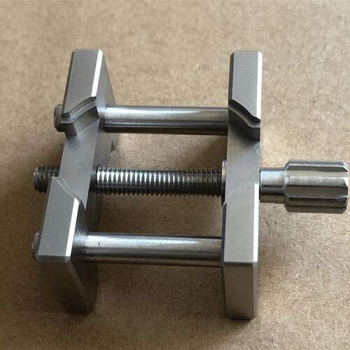 修表工具万能机芯座钟表机芯维修配件固定底座卡座