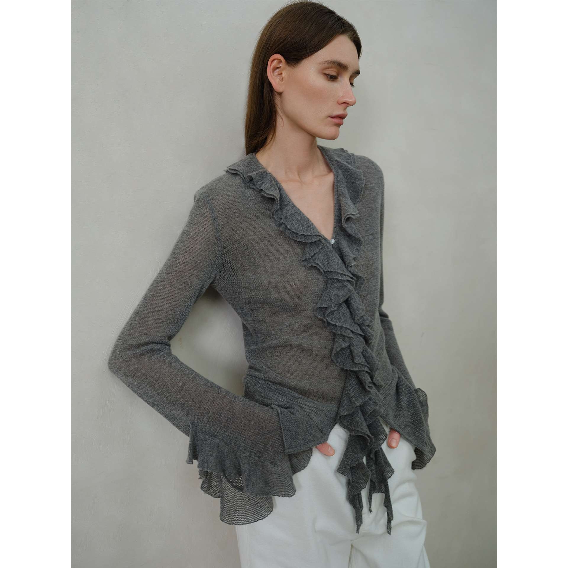 CHICJOC不规则花瓣边柔雾衫_微透感羊绒羊毛刷毛纱设计造型感开衫