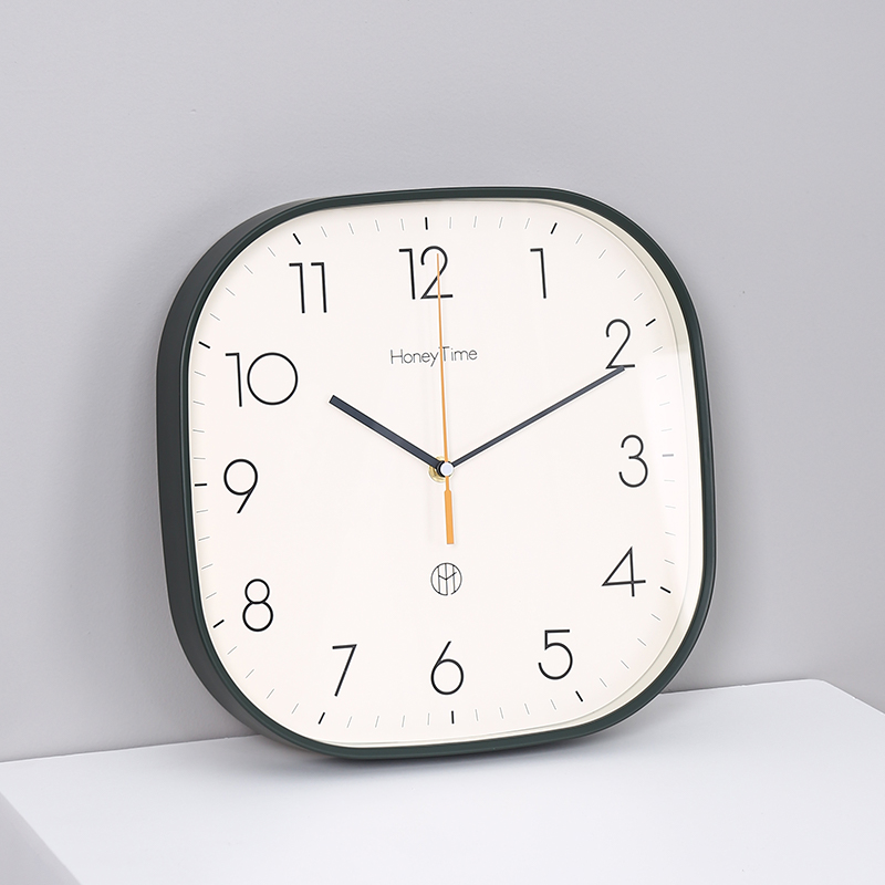 新款2021方形挂钟家用现代x简约挂墙客厅时钟石英钟表静音时尚挂