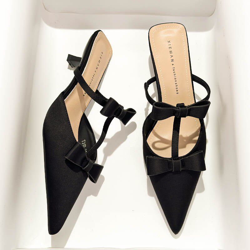 低跟包头半拖鞋女2025年新款春夏季法H式黑色缎面高跟凉鞋尖头细