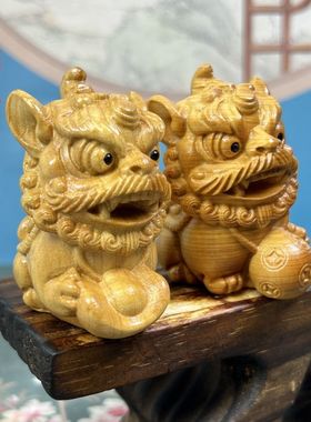 崖柏木雕醒狮招财手把件