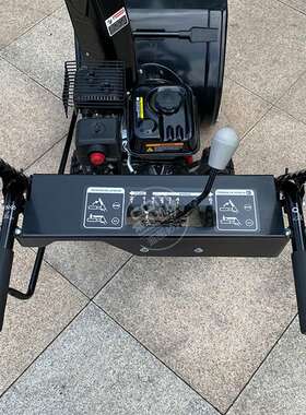 Hand push snow removal machine for residential areas