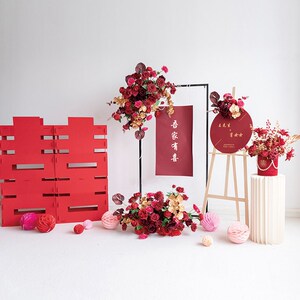 红色喜庆中式e婚礼花艺装饰 迎宾舞台KT板布置拱门仿真花地排花艺