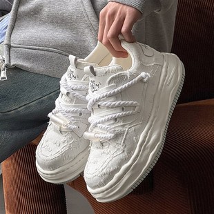 小众隐形增高鞋男生厚底板鞋2025新款白色鞋子男鞋情侣面包鞋百搭