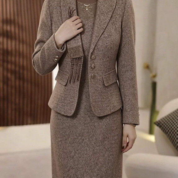 高档贵妃绒气质连衣裙套装女秋季2026新款简约减龄显瘦两件套裙子