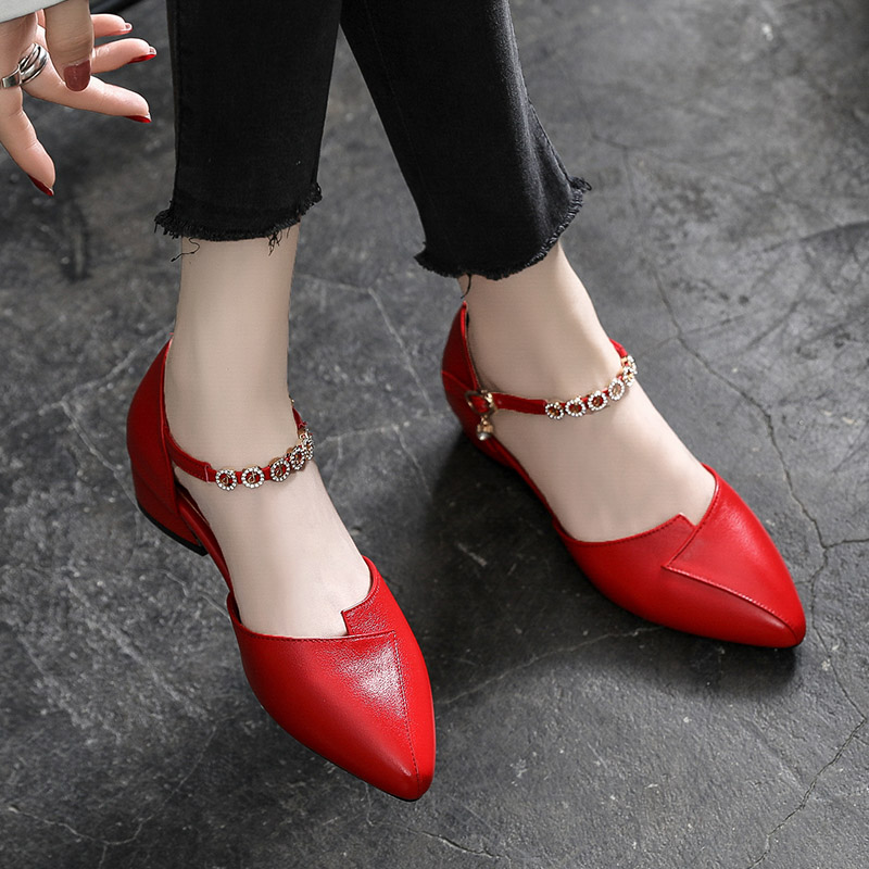 2021夏季真皮一字扣大码女凉鞋41一43平底包头红色皮鞋软皮中空夏
