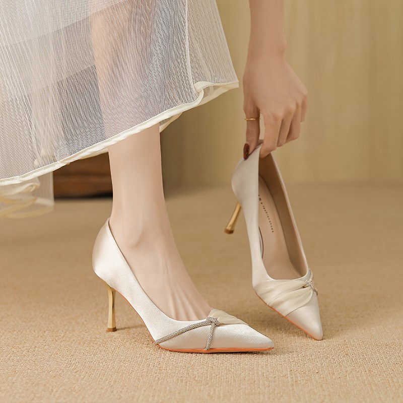 法式水钻尖头高跟鞋女2025年新款细跟礼服伴娘鞋缎面尖头气质单鞋