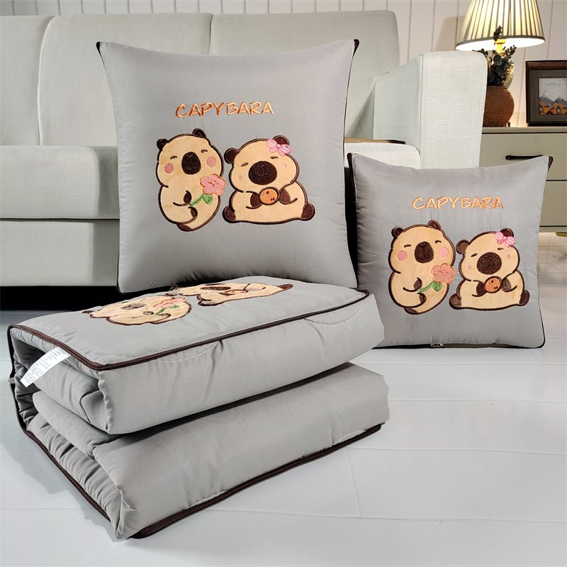 抱枕被子两用多功能车载卡皮巴拉加厚办公室午睡枕V头汽车折叠靠