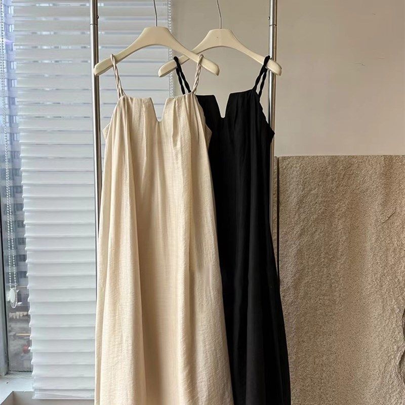 2024年新款设计感小众休闲宽松旅游度假风法式吊带简约连衣裙子女
