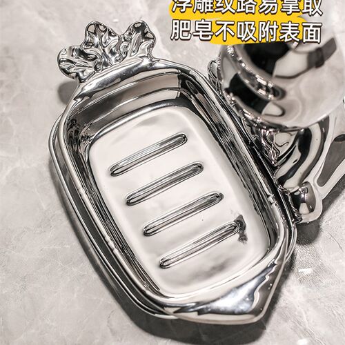 新疆包邮肥皂盒免打孔壁挂式排水沥水陶瓷皂盒子卫生间浴室可爱