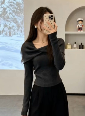 法式灰色一字肩扭结针织打底衫女秋冬绝美设计感内搭修身显瘦上衣