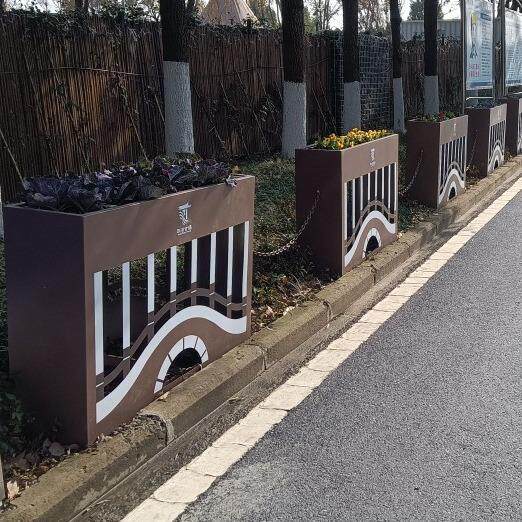 合肥本地不锈钢镀锌道路广场花箱花盆花架围树围挡链条花槽铁花筒