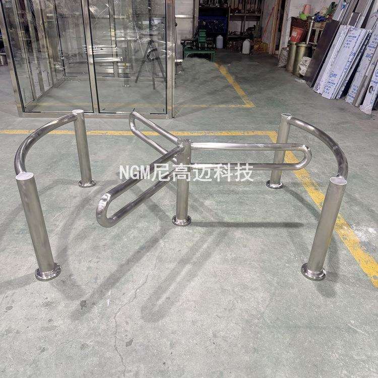 不锈钢栅栏三棍闸广州越秀天河公园出入口行人进出旋转导向门生产