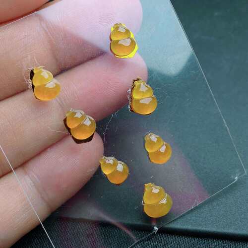 缅甸天然翡翠a货冰黄翡葫芦一手裸石dmf尺寸：8-6-2.7mm