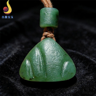 【后辈有靠山】天然新疆和田玉碧玉山吊坠项链磨砂复古风锁骨链