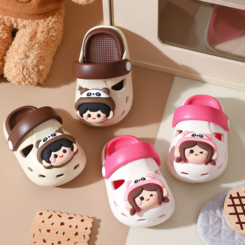 儿童洞洞鞋夏季居家卡通可爱男童女童沙滩鞋踩屎感包头防滑凉拖鞋