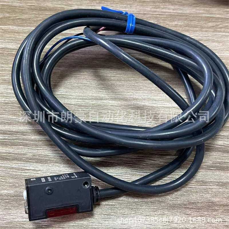 E3S-BD61 E3S-AR11 E3S-BT11 E3S-BR61 /LS3RC4-2 光电开关传感器