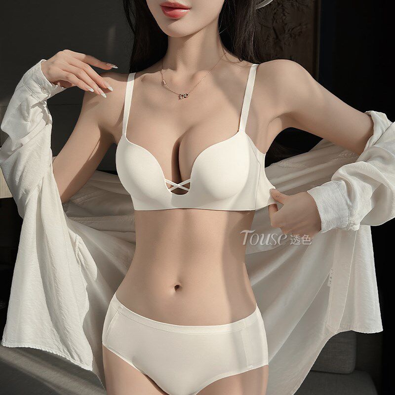 小胸聚拢内衣女士防下垂收副乳无B痕加厚显大平胸专用白色文胸套