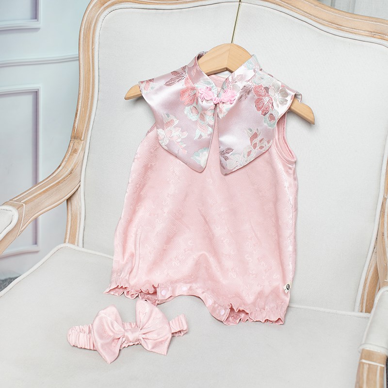 女宝宝周岁礼服夏季薄款婴儿满月百日宴新中式连体衣抓周粉色国风