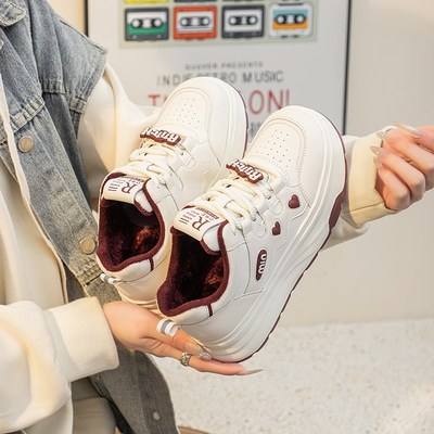 加绒大码女鞋41到43厚底小白鞋秋冬新款爱心休闲板鞋保暖棉鞋真皮