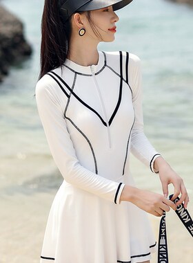 夏泳衣女微胖女孩20n21新款网红风保守遮肉游泳馆专用爆款大码胖m