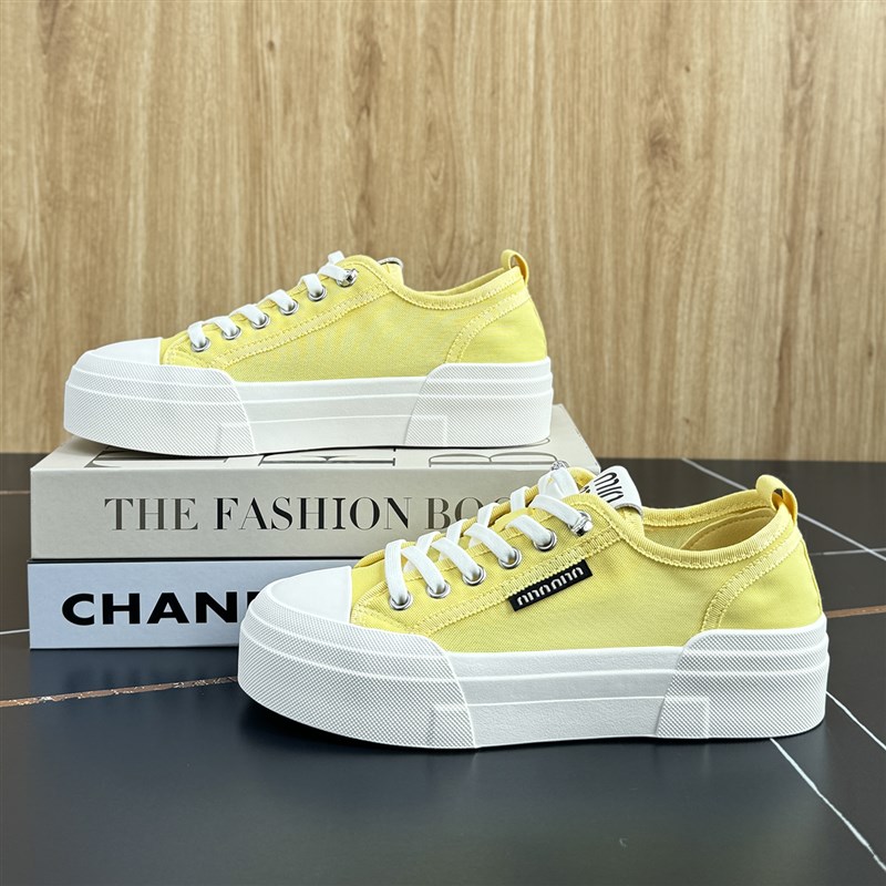 厚底冰丝网面小白鞋女夏薄款板鞋2025新款休闲帆布鞋透气运动板鞋