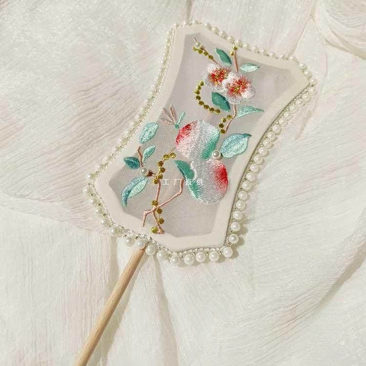 鲸鹿琵琶扇桃子玉如意刺绣长柄团扇拍照道具珍珠团扇走秀汉服配饰,电子元器件市场,其它元器件,淘宝优惠券,粉丝福利购,淘宝优惠卷