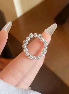甜蜜2025新流行的超级闪p光锆石球弹性绳珍珠戒指温柔可及的豪华