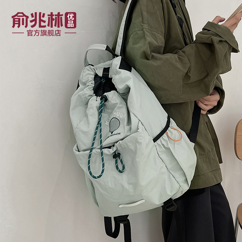 轻便户外运动双肩背包图片