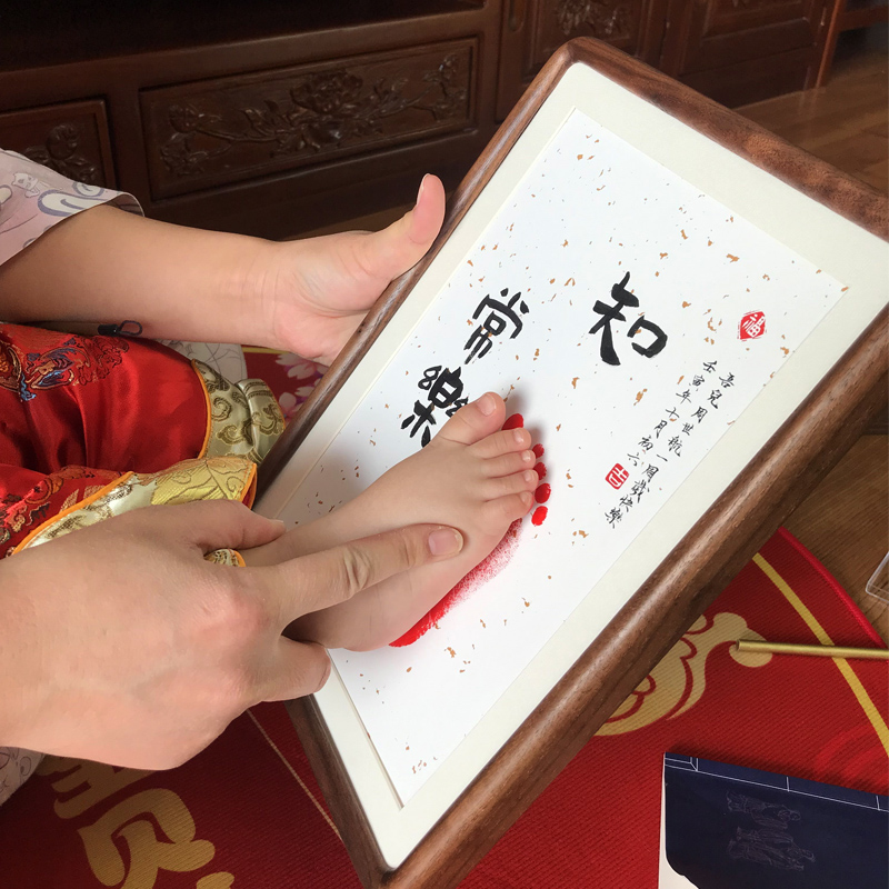 宝宝周岁脚印礼物满月百天纪念手印足印纯手写胡桃相框抓周道具
