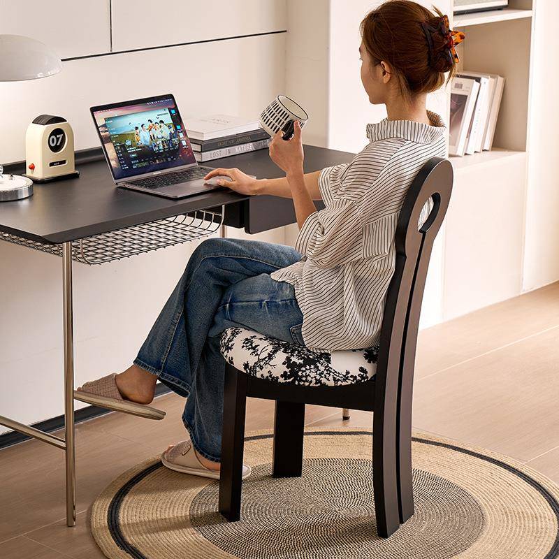 源头法式复古实木餐椅侘寂风家用奶油风化妆椅靠背椅子北欧简约钥